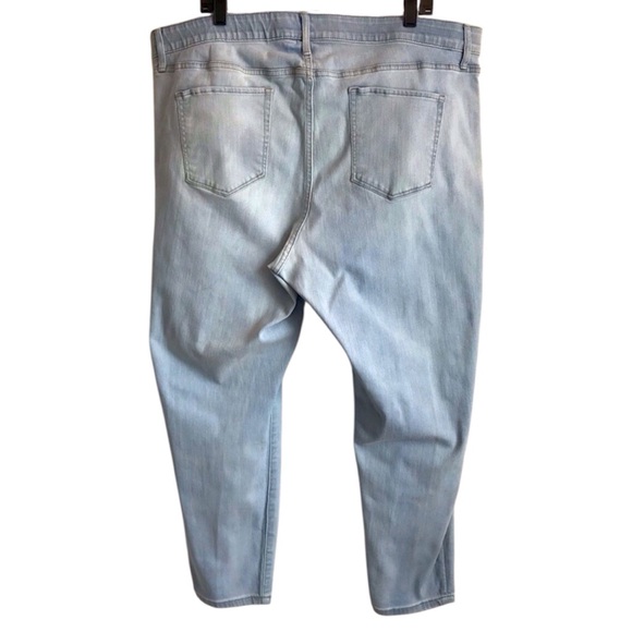 🔴 4/$15 Ava & Viv Women’s 24W Target Classic Light Wash Blue Denim Jeans in EUC - Picture 2 of 15